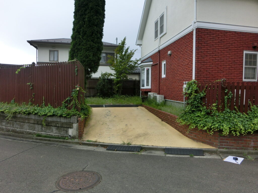 駐車場　before